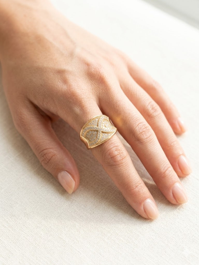 Heya Amour Shield Ring